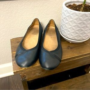 Size 7 black Vionic Caroll Ballet Flat Shoes